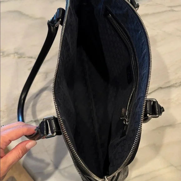 Gucci Interlocking G Reins Shoulder Bag - Picture 10 of 15